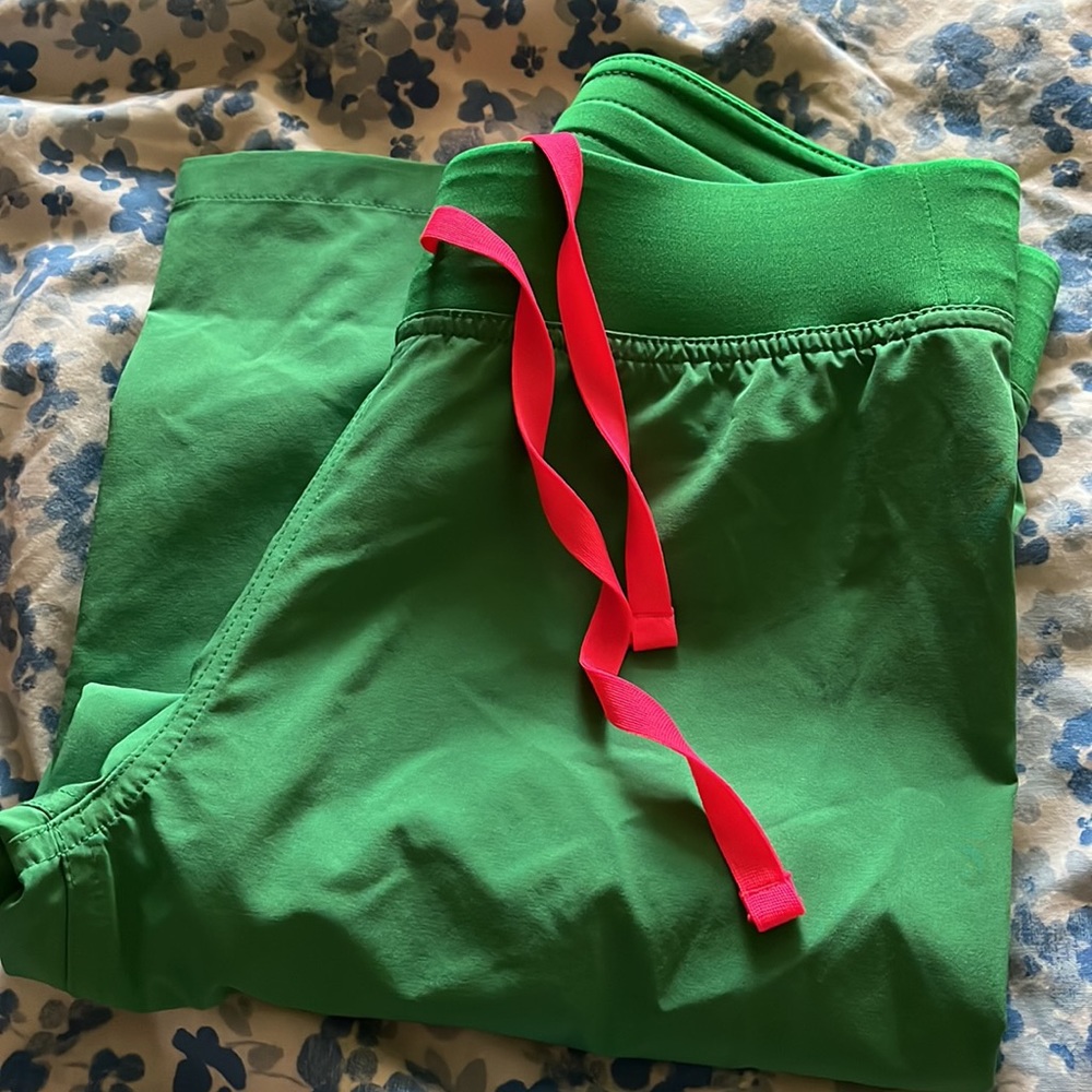 Figs Livingston Scrub Pants NWOT